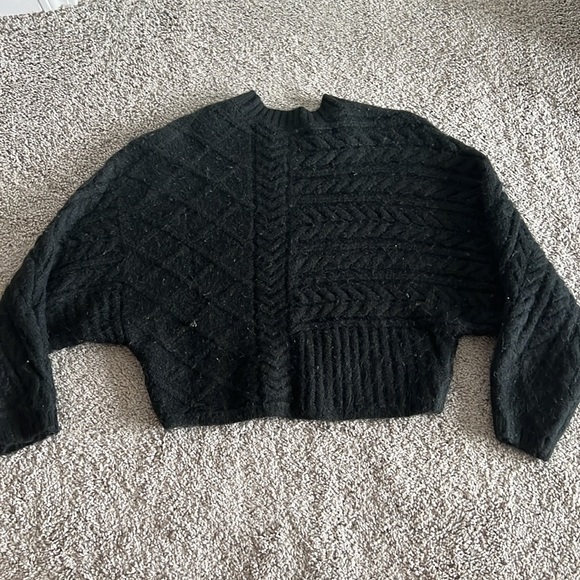 Abercrombie and Fitch Women’s Black Sweater - Picture 5 of 6
